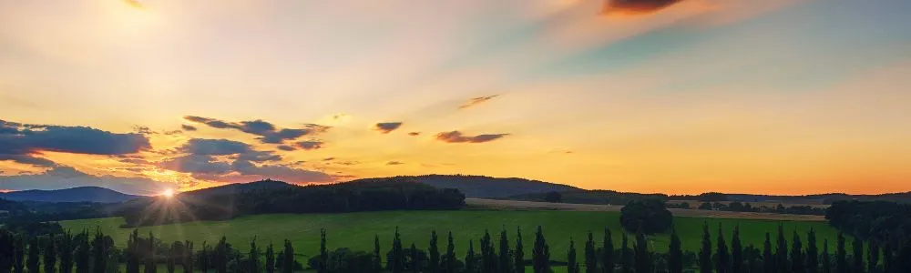 山並に沈む夕日