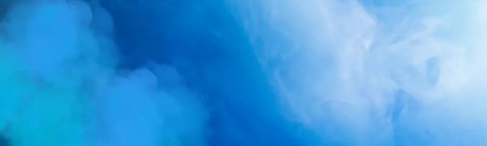 鮮やかな濃いブルーを基調とした画像